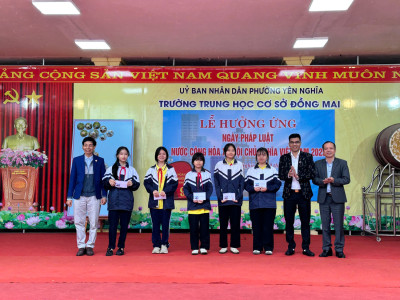 TRƯỜNG THCS ĐỒNG MAI TỔ CHỨC THÀNH CÔNG LỄ HƯỞNG ỨNG “NGÀY PHÁP LUẬT NƯỚC CỘNG HÒA XÃ HỘI CHỦ NGHĨA VIỆT NAM” NĂM 2025