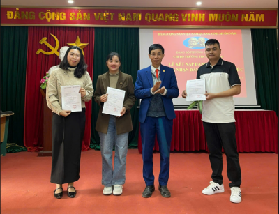 🌸 LỄ KẾT NẠP ĐẢNG VIÊN MỚI VÀ CÔNG NHẬN ĐẢNG VIÊN CHÍNH THỨC CỦA CHI BỘ TRƯỜNG THCS ĐỒNG MAI 🌸